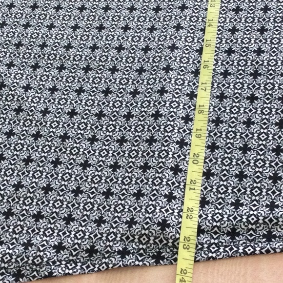 Woman’s Lane Bryant 2 pc pants set size 1X a V neck one open sleeve.  New  #442 - Picture 4 of 14